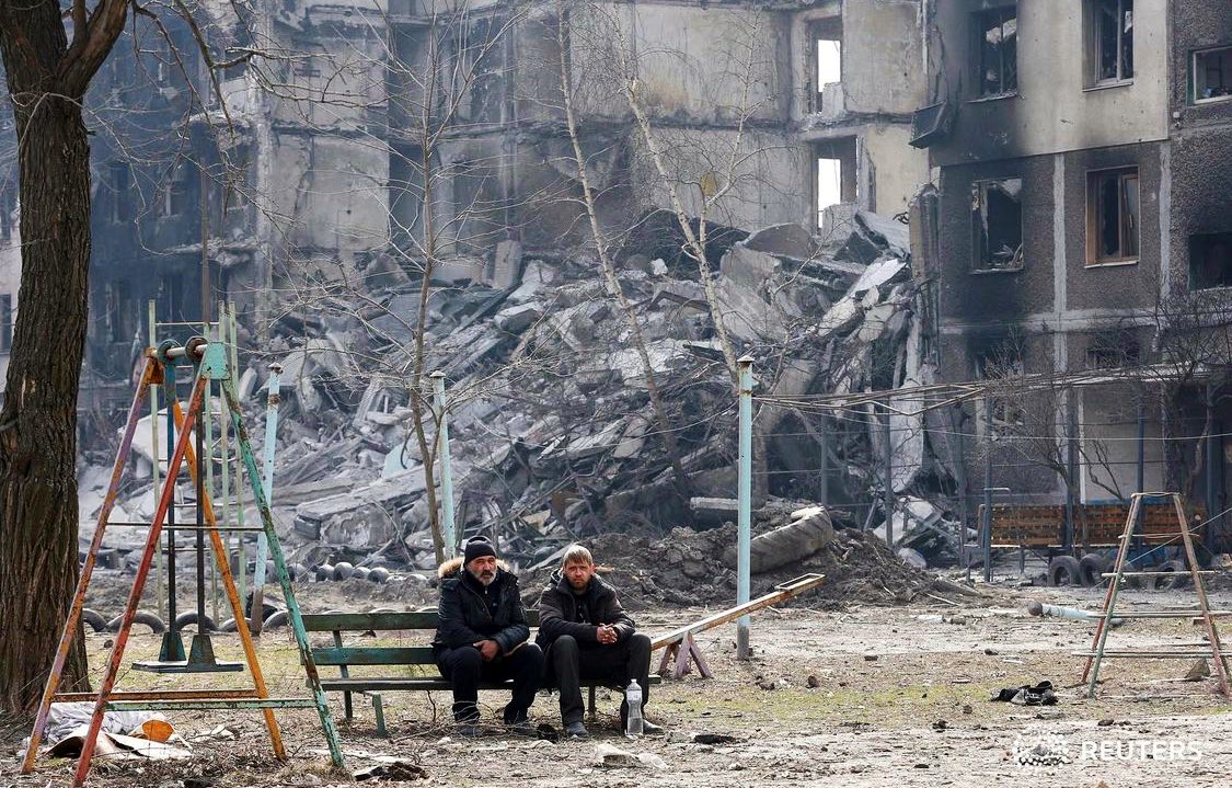 AneIrazabal's tweet photo. De qué estarán hablando... #Mariupol https://t.co/1pxgWZCQc3