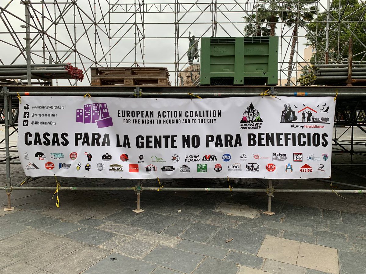 Avui dissabte 26 de març sortim al carrer per la #HousingActionDay2022 a partir de les 11 a la plaça Espanya