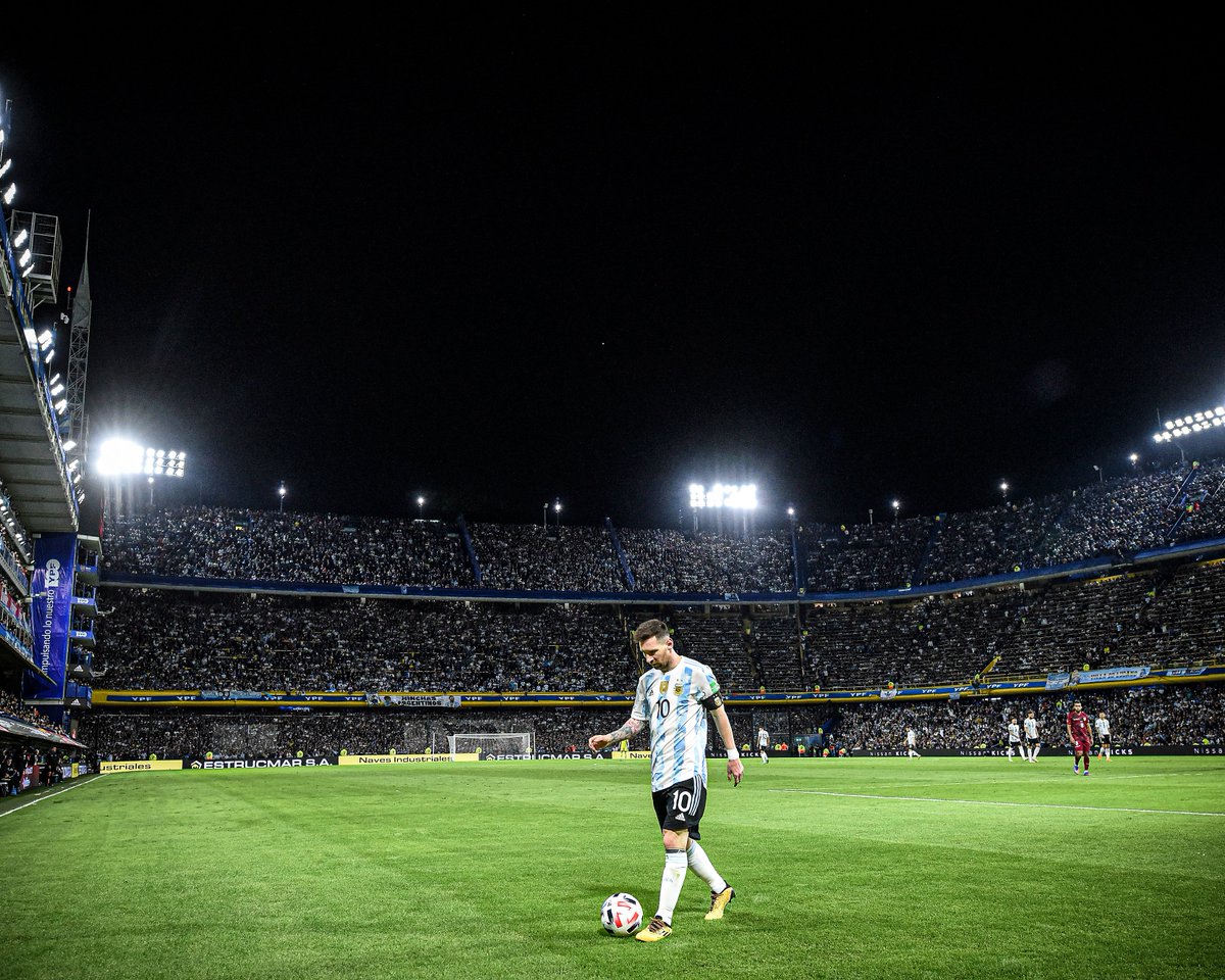 goal's tweet image. A king in his kingdom 👑