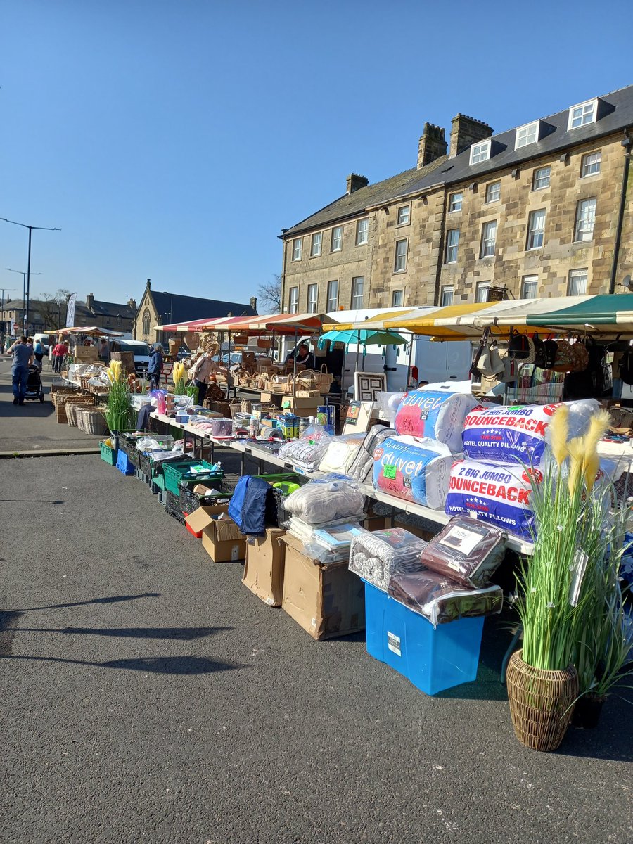 buxtonmarkets's tweet photo. Beautiful sunny day here on Buxton Market. https://t.co/iZsWf04kzY