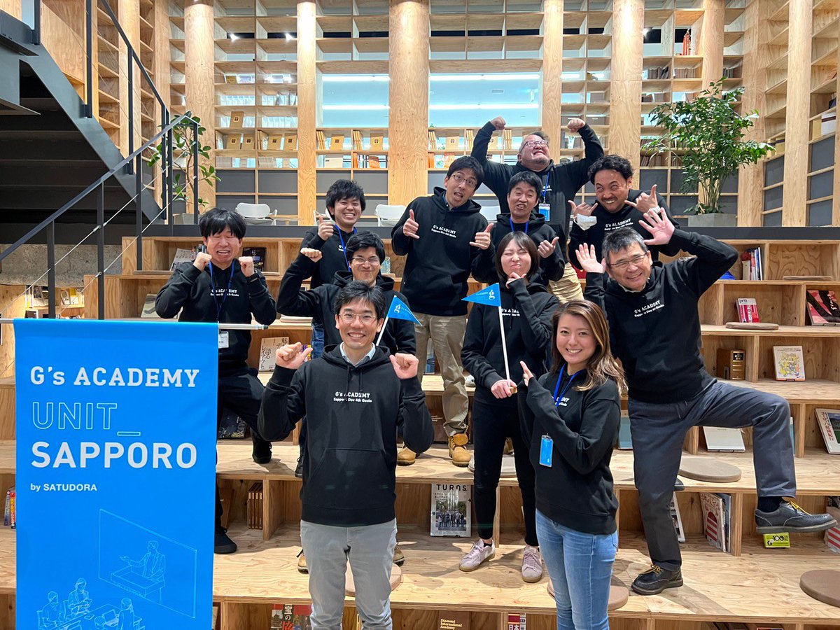 maaachiko3's tweet photo. 2週間ぶりのEZOHUB!
4期の集まれたみんなと一緒に、4月から福岡に行くヒデさんの壮行会😊
4期オリジナルパーカーをいただきました!びっくり!!笑笑
引き続き頑張っていきましょう〜!
目指せGGA🚀🚀🚀
#ジーズ #ジーズアカデミー
#UNIT_SAPPORO #DEV4 #北海道からセカイを変えるGEEKたち https://t.co/rbPkWVkkXf