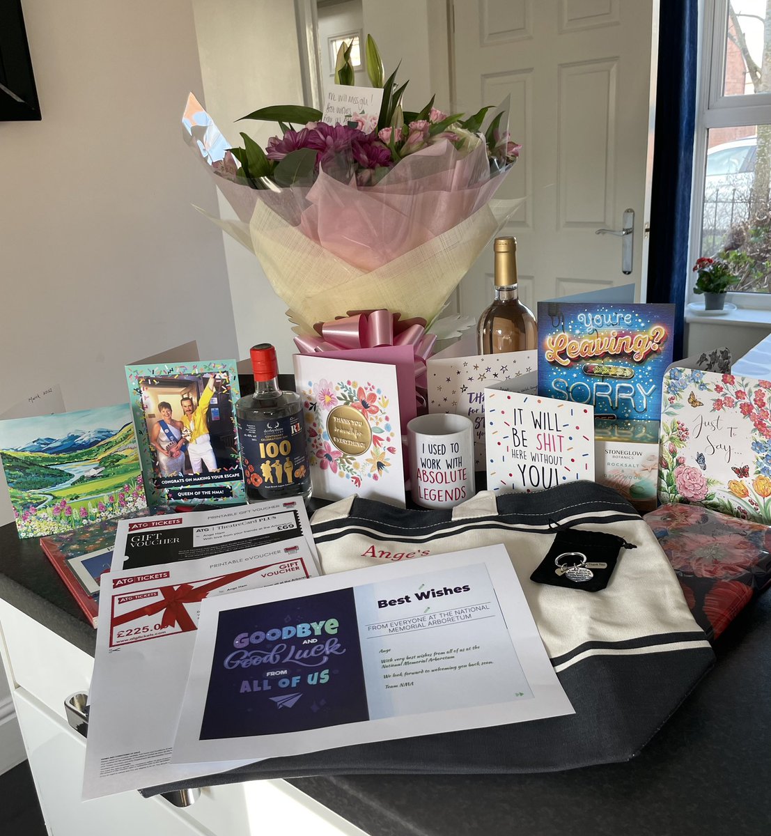 ange_ham's tweet photo. Fab day @Nat_Mem_Arb yesterday. So many messages in my leaving card-some made me laugh-some bought a tear to my eye! Such amazing &amp; thoughtful presents &amp; my very own flapjack cake! Then drinks in pub garden! @MJ_Ellis @philipparawlins #perfectsendoff #itsnotgoodbye #illbeback https://t.co/uyNLEWMdOr