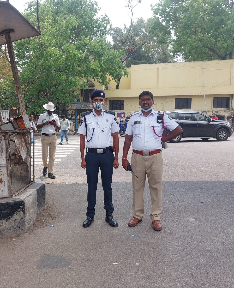 ShreeRA43002214's tweet photo. 🙏🌹Duty time 🌹🙏

Hello sir ji 

I am doing duty at signal Hebbal flyover.
@bcptwo
@JGarudachar @hebbaltrafficps @ctwbcp @ctwsuresh @ https://t.co/71n7mqQV3S