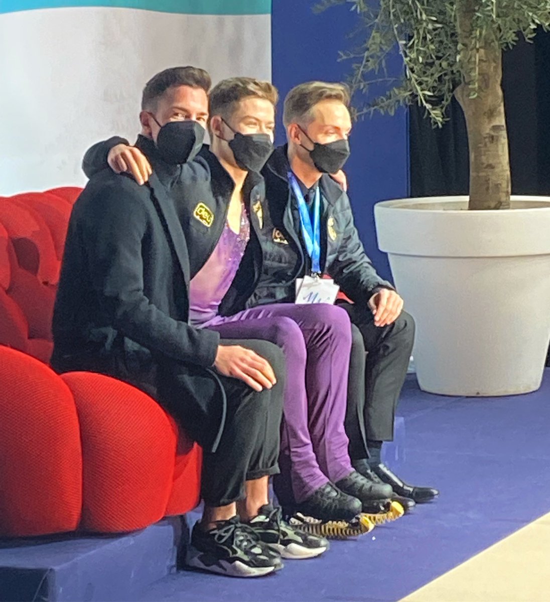 goldenskate's tweet photo. The mens Free Skates have started. All smiles from Germany's 🇩🇪 #NikitaStarostin — teammate of the silver medalist 🥈in Ladies #LoenaHendrickx
FS: "Stay" #OliverTompsett #ScottAlan
#WorldFigure #Montpellier2022 #FigureSkating
💬 https://t.co/k5r3npV0Mk https://t.co/usM8QzoRdL