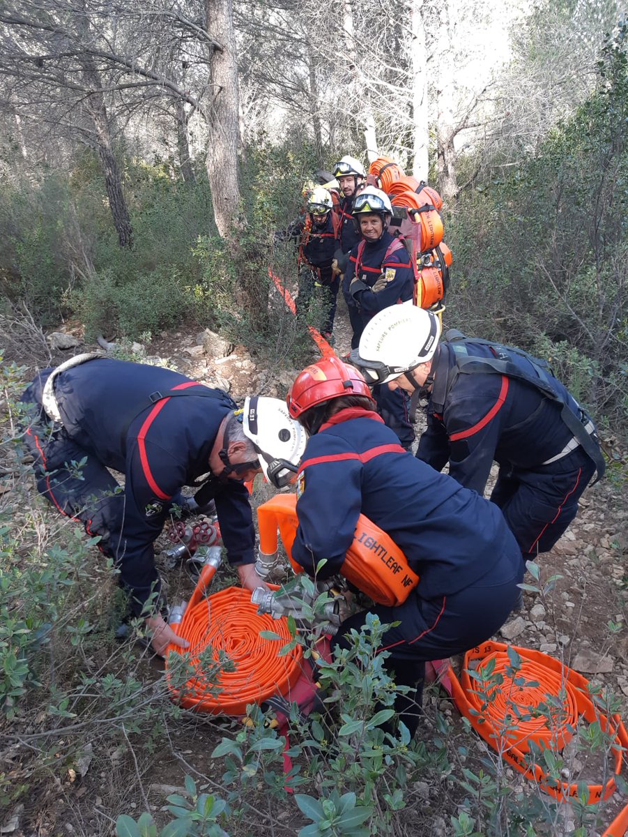 PhilippeCanivet's tweet photo. Manœuvre du #DIH des #Pompiers13 en ce week-end venteux où le risque 🔥 est significatif même si nous ne sommes qu'au mois de mars
 #MoiJeProtège
#incendie #feudeforet https://t.co/1c1a1XqZ6h