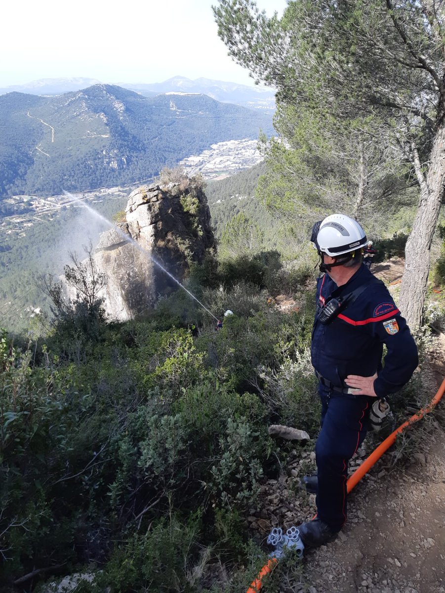 PhilippeCanivet's tweet photo. Manœuvre du #DIH des #Pompiers13 en ce week-end venteux où le risque 🔥 est significatif même si nous ne sommes qu'au mois de mars
 #MoiJeProtège
#incendie #feudeforet https://t.co/1c1a1XqZ6h