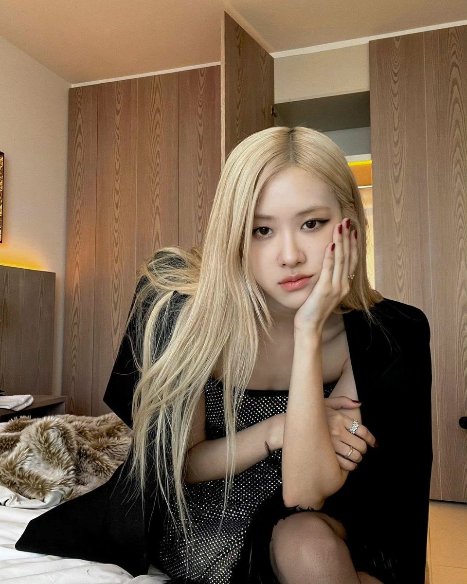 ELkyir's tweet photo. 朴彩英🥵🥵为了你😨😨😨 我变成狼人摸样🐺🐺🐺 为了你😱😱😱 染上了疯狂🤡🤡🤡 为了你😰😰😰 穿上厚厚的伪装👹👹👹 为了你🤗🤗🤗 换了心肠💀💀💀 我们还能不能再见面🥺🥺🥺 我在佛前苦苦求了几千年🙇‍♂️🙇‍♂️🙇‍♂️ 愿意用几世🥰🥰🥰#ROSÉ_YSL_PREOSCARS https://t.co/kqda0uQ332