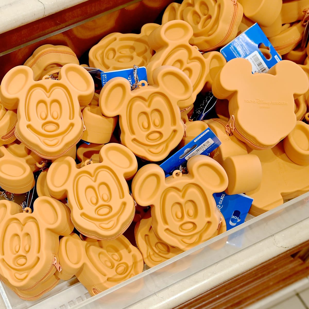 Mezzomikiのディズニーブログ ミッキーワッフルデザイン 東京ディズニーリゾート バッグチャームが再販されました T Co Hvr1w91xpi T Co Qgayzayetd Twitter