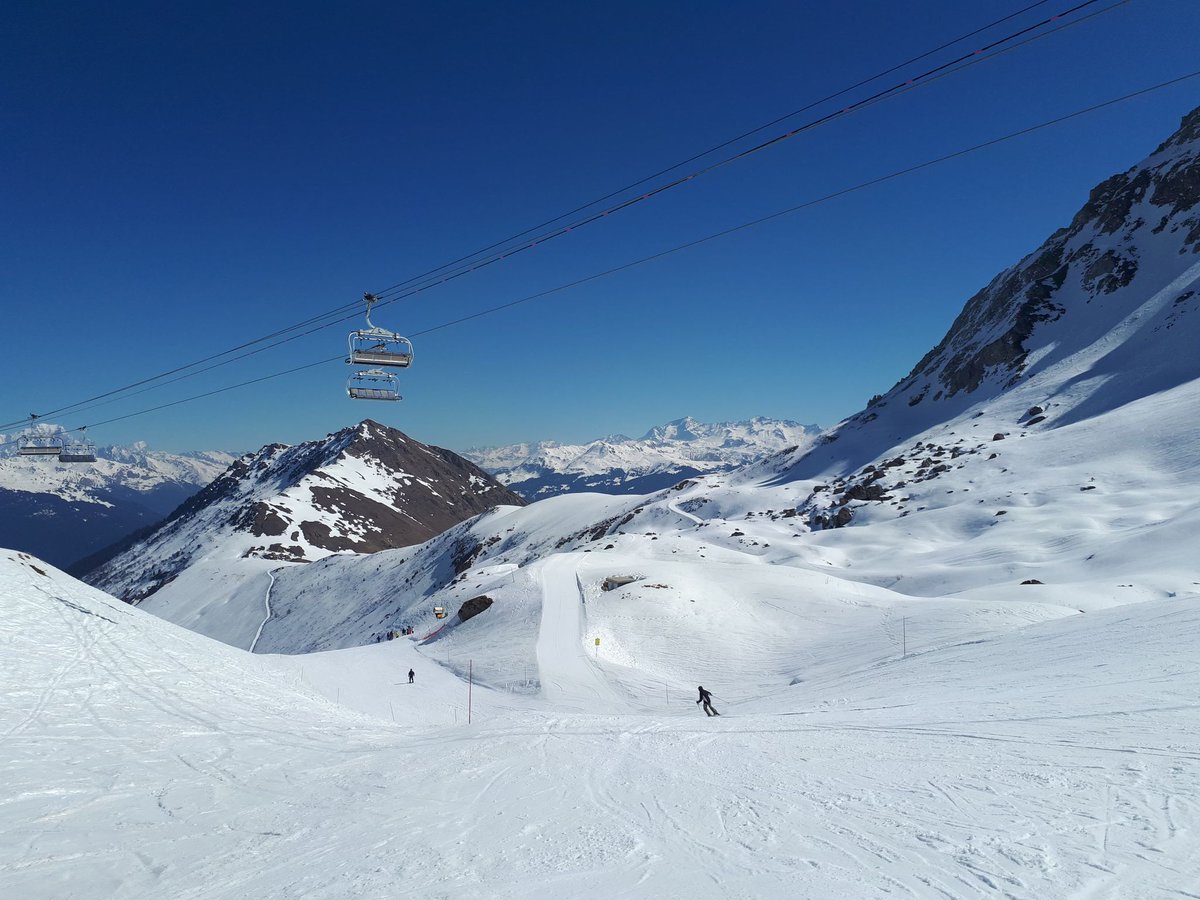 Lechaletdoucy's tweet photo. Saturday ski, oh go on then! #weekendski #chalet #savoie https://t.co/yjJaALHdHh
