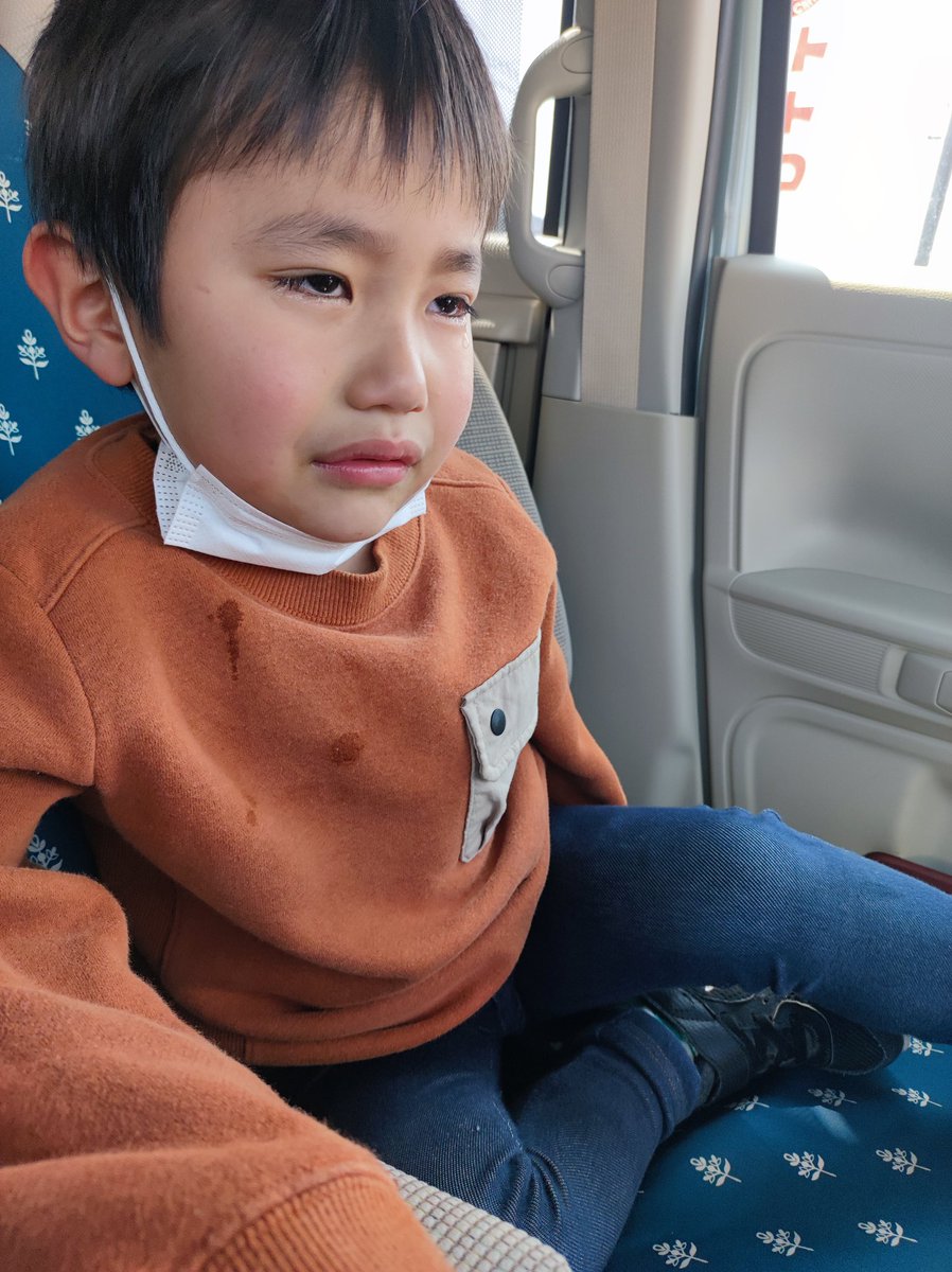 TxsSwDMoJt6IICv's tweet photo. 病院の順番待ち→病院おわり🤣🤣
久々に保育園から連絡来てウキウキだったのに、まさか病院で痛い思いすると思ってなかった様で…🤣（笑）帰りは横で「ママ嫌い」をずっと連発🤣 https://t.co/bXqS08mvJo