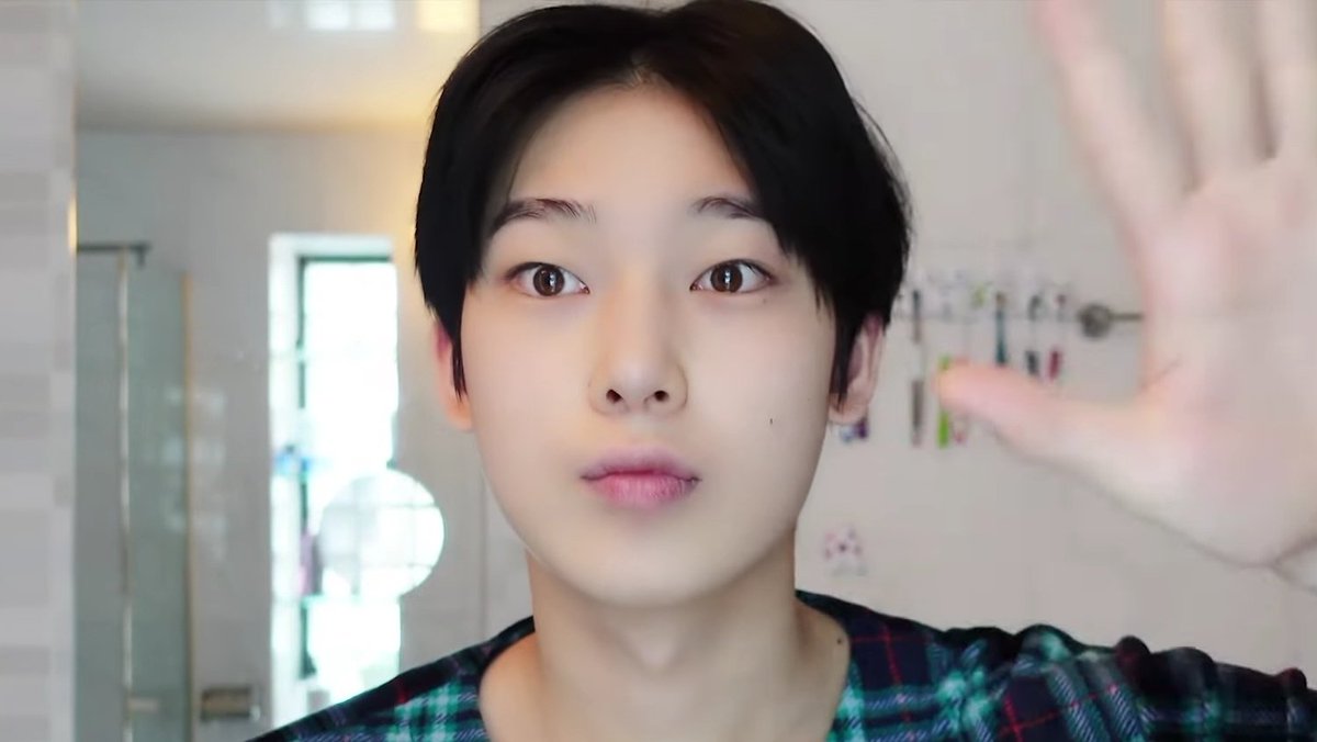 sunwonfeeds's tweet photo. bare faced #sunoo is the prettiest https://t.co/2pRXswjyJJ