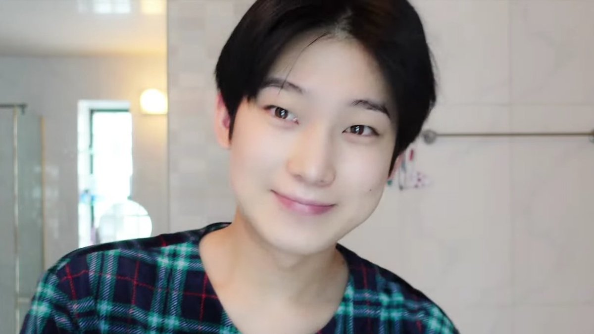 sunwonfeeds's tweet photo. bare faced #sunoo is the prettiest https://t.co/2pRXswjyJJ