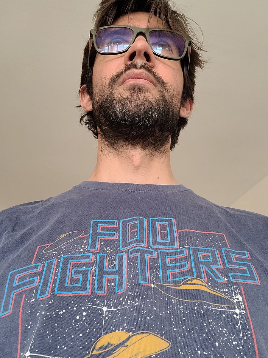 Hoy toca salir a la calle con la camiseta de los Foo Fighters