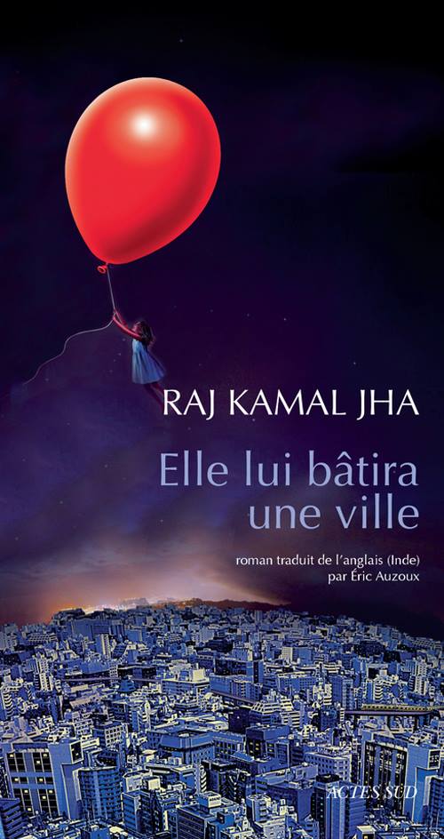 Ce roman à la dimension rare, inclassable et déstabilisant, associant recherche de la véritable identité et interrogations psychologiques et sociologiques, voire urbanistiques, séduit par une démesure riche de sens. @rajkamaljha @ActesSud