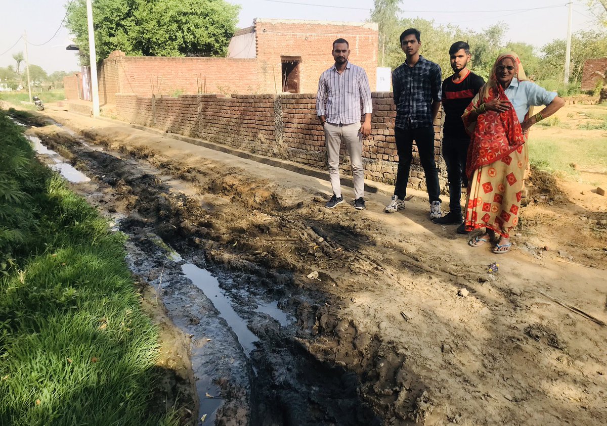 akhilmursan's tweet image. हाथरस बॉर्डर से लगा हुआ गाँव असरोई लगभग 4000 वोटिंग का गाँव ओर यह गाँव का मुख्य बाईपास है,रास्ते की वजह से गाँव वाले मानसिक रूप से पीड़ित हैं,साहब @Dm_Aligarh कृपया मामला संज्ञान में लीजिए ओर कार्यवाही करिये ! @myogioffice @Jatassociation