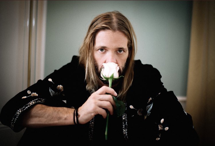 jkaystars's tweet photo. Fly high Taylor Hawkins 🙏🏼🕊 https://t.co/sN17chnEvO