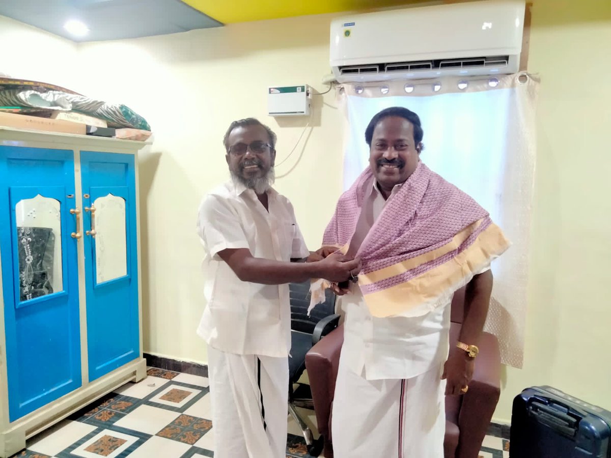 ADMMK_MADURAI's tweet photo. அதிமமுக பொதுச்செயலாளர் வழக்கறிஞர் சே.பசும்பொன்பாண்டியன் அவர்களை நெல்லை மேலாப்பாளையம் திராவிட தூண் அக்பர் அலி அவர்கள் மரியாதை நிமிர்த்தமாக சந்தித்தப்பொழுது.

#அதிமமுக | #ADMMK | #PASUMPONPANDIAN | #பசும்பொன்பாண்டியன் | https://t.co/bBKoXMd3Dg