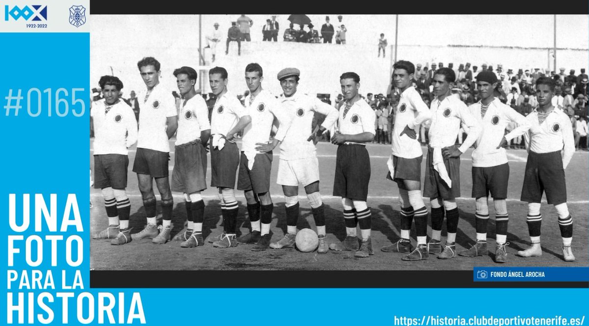 CDTFundacion's tweet photo. 🔵Julio de 1923. El @CDTOficial 🏴󠁧󠁢󠁳󠁣󠁴󠁿 posa en fila india para recibir al Real Vigo en el campo de Miraflores 🏟. El partido provocó que los dirigentes del @RCCelta ⚽️ se enamoraran del mediocentro Joaquín Cárdenes, al que ficharían tres años más tarde ✍️

📷 #UnaFotoParaLaHistoria https://t.co/HiqcmZz77L