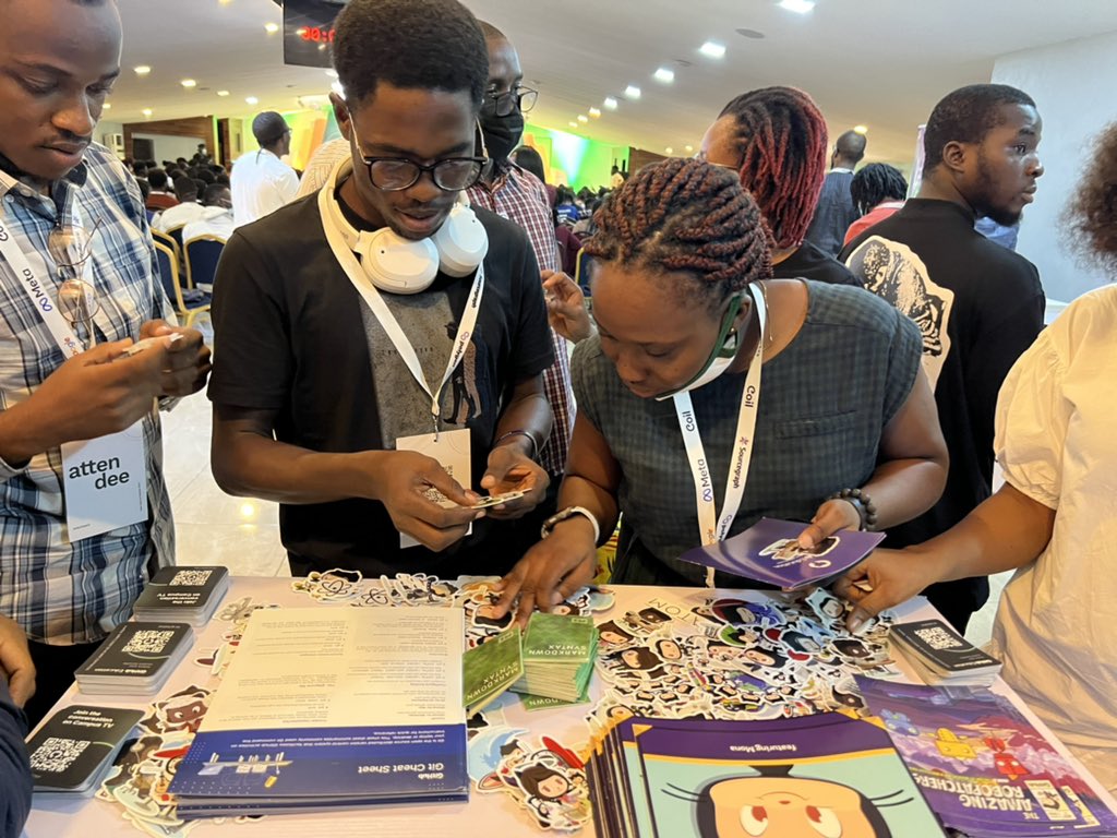 abena_praba's tweet image. Let’s talk all things @github at @GitHubEducation booth! 💥👩🏾💻 @oscafrica we have swag too! 🙆🏾♀️ #GitHubxOSCA #OSCAFest22 @yomaokobiah @__okanlawon