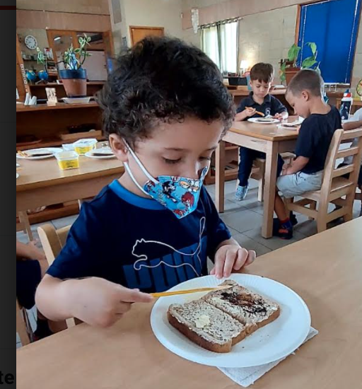 kim_donker's tweet photo. On Food Fridays, we sample food from the country we have been learning about all week. #isaruba #issedu #purposefulplay #kindergarten #preK https://t.co/rO3IgvpnRh