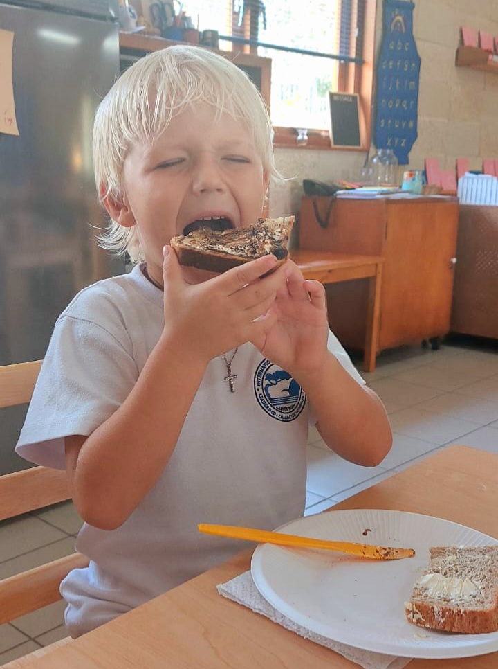 kim_donker's tweet photo. On Food Fridays, we sample food from the country we have been learning about all week. #isaruba #issedu #purposefulplay #kindergarten #preK https://t.co/rO3IgvpnRh