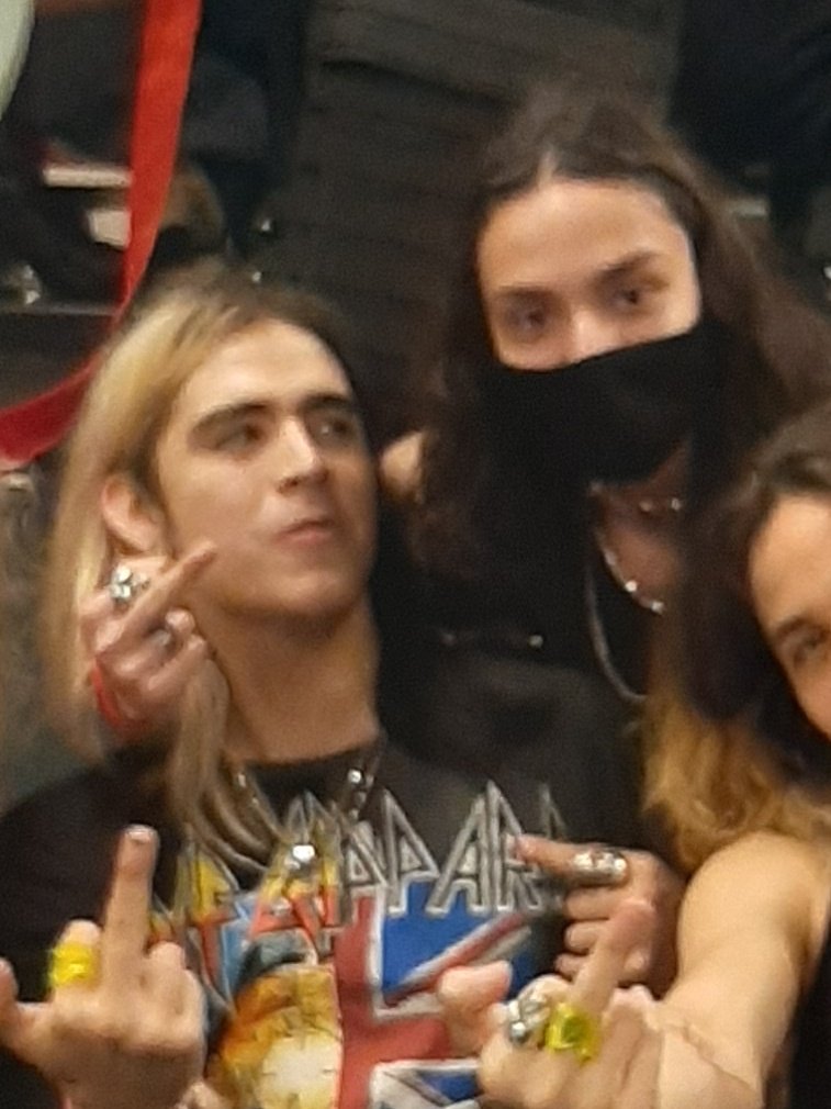 Cavaluna08231's tweet image. Mi compa el @ROBERTOSARACHOS viendo como lo tengo asta la madre de escuchar tanto #DPDA  de @Luisa_Vox y @Wiplash_oficial 🔥🔥🔥