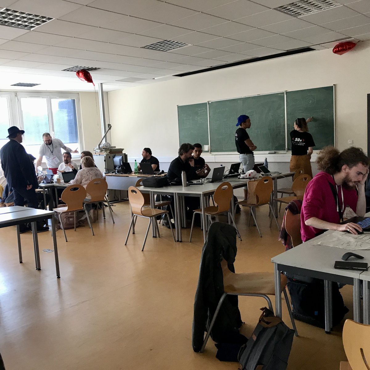 🔴  RDV à 13H40 pour les #INTERVIEWS LIVE en direct depuis le Forum et diffusé en live sur le site
👉  hackinghealth.camp

❤️ Et ce soir, démarrage des premiers essais de Demos et la Nuit de code ! 💪