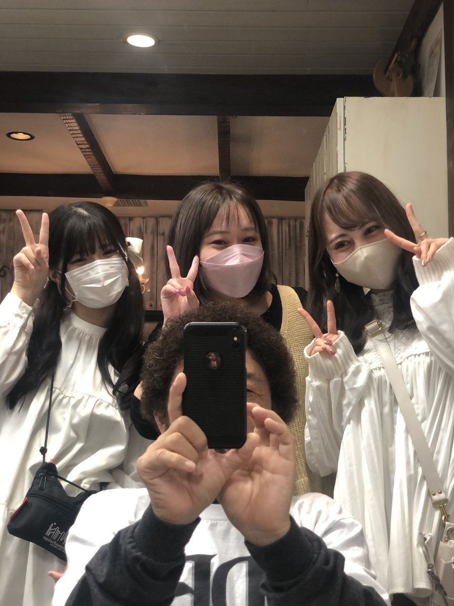 giveitup_Hilow's tweet image. #pimpstyle 
天気が悪くて朝から偏頭痛な土曜日だったけど午後から癒しの空間へ。
専門学校卒業したニューフェイスshioriちゃんも入って更に可愛子ちゃん度数アップな美容室
asile
#アフロ育成中 なおじさんをこれからもよろしくお願いします。
#静岡美容室 #ヘアーサロン
#特殊パーマ 
#チャラstagram