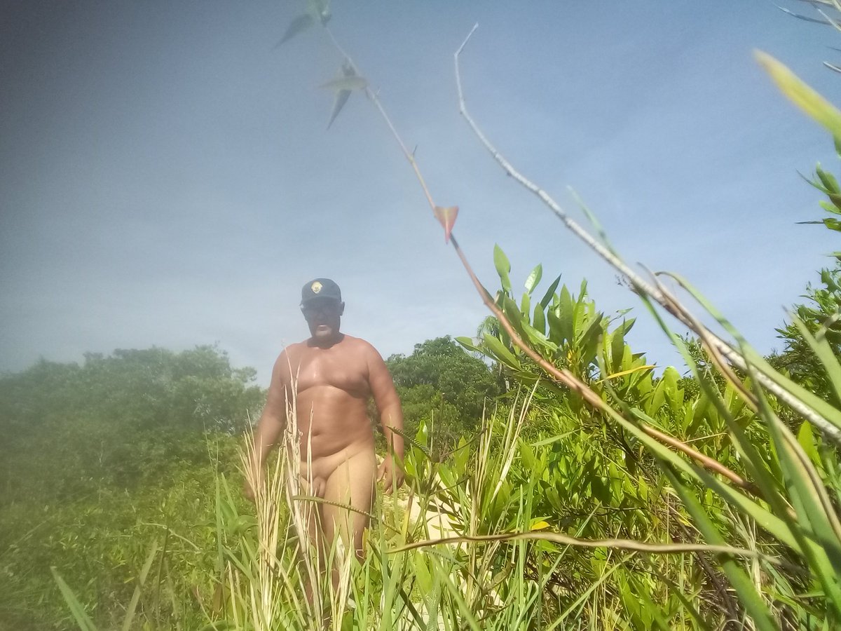 ilhaseaandsun's tweet photo. Andando na trilha...bom fim de semana.
#naturism
#mannaked
@naturistas
@enaturistas
@homindorincao https://t.co/NbwKIsATuf