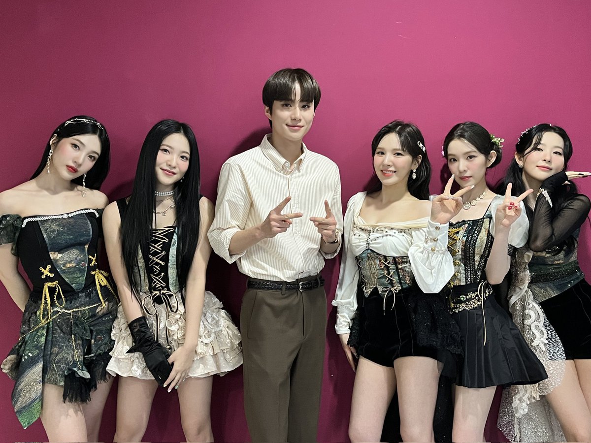 Jungwoo with Red Velvet = a visual feast
