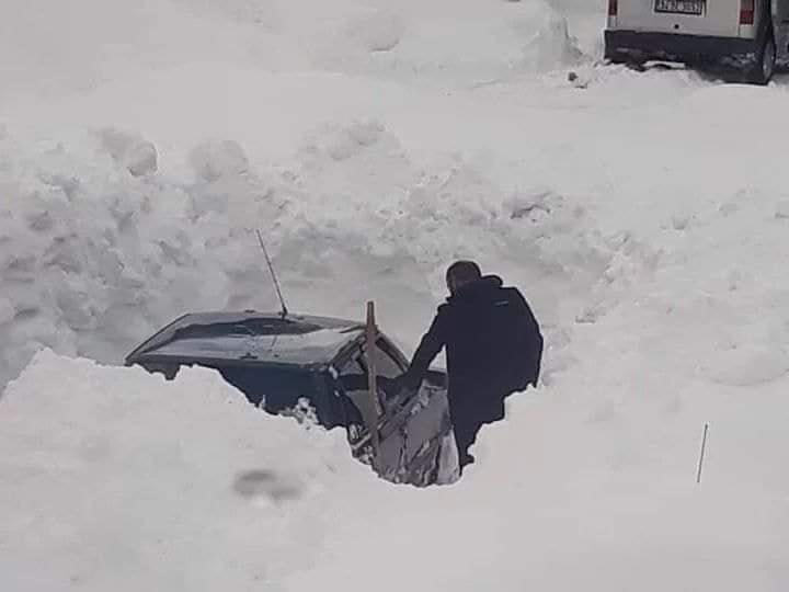 Arab_Storms's tweet photo. سماكة الثلوج وصلت الى ٣ امتار في مرتفعات أردو في #تركيا ⚠️
#طقس_العالم 
25-3-2022
Snow Thickness Over 3 Meters in  #Ordu City, #Turkey 🚨 https://t.co/RQTVhGewcU