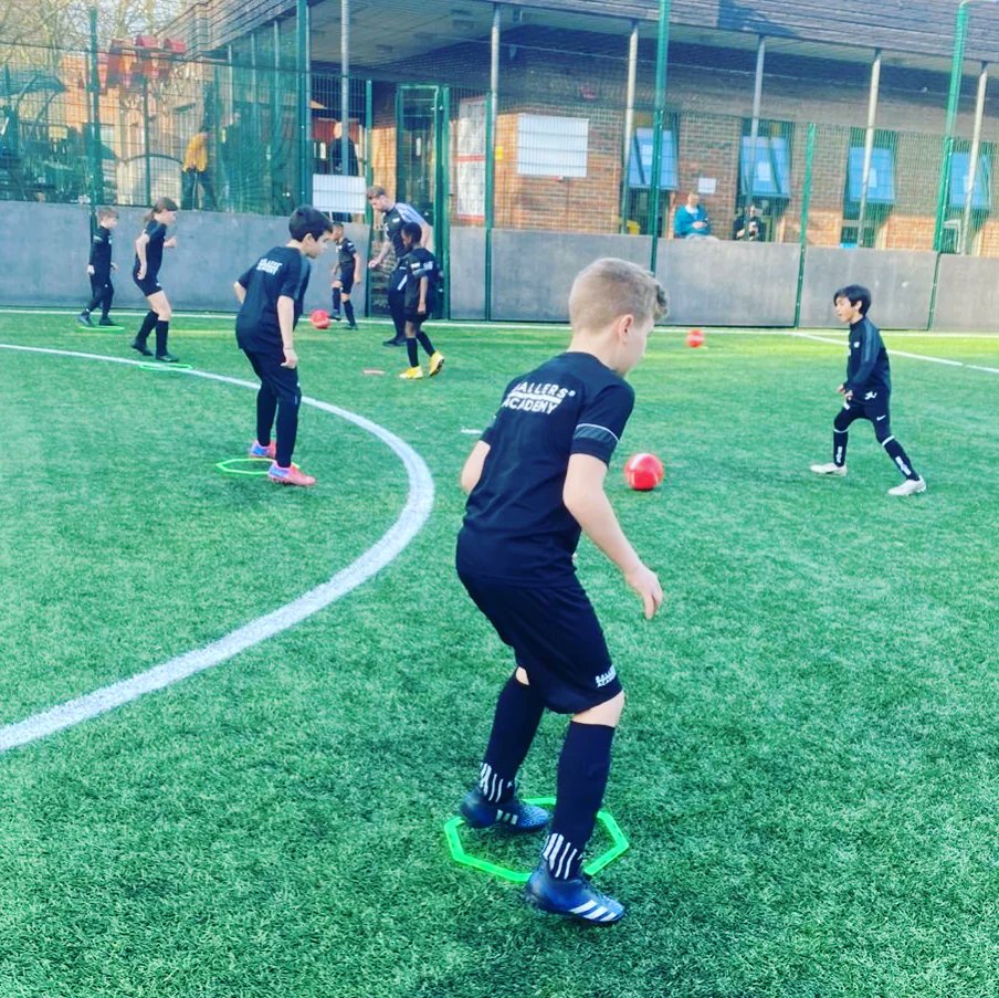 BallersAcademy_'s tweet photo. F R I D A Y S
#technicalstations #1v1challenges #passingpatterns #movements https://t.co/PApY0BWPFs