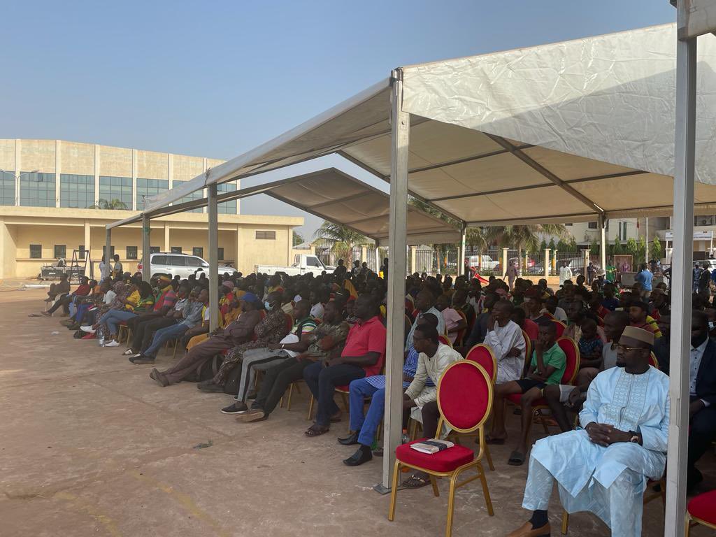 Tous nos encouragements aux aigles du Mali pour le match retour à Tunis, je reste optimiste pour la qualification mardi. Le ministère des mines de l’énergie et de l’eau avec ses partenaires maintient les écrans géants au Pavillon des sports et au Palais de la culture. Hier 👇🏿👇🏿👇🏿