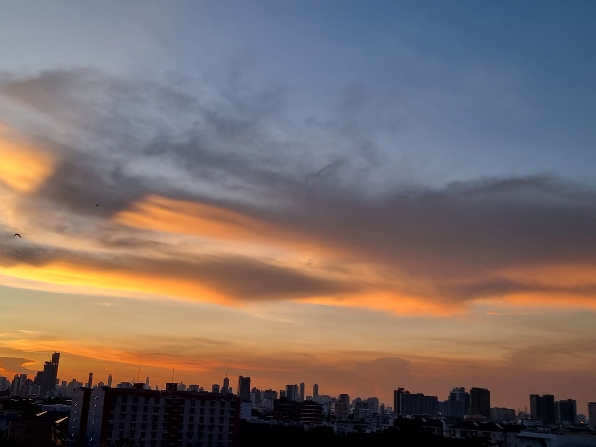 Meej_light's tweet image. #NaturePhotography #nofilt #sky #sunsetphotography