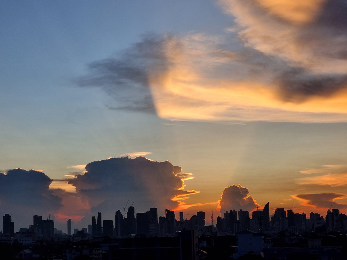 Meej_light's tweet image. #NaturePhotography #nofilt #sky #sunsetphotography