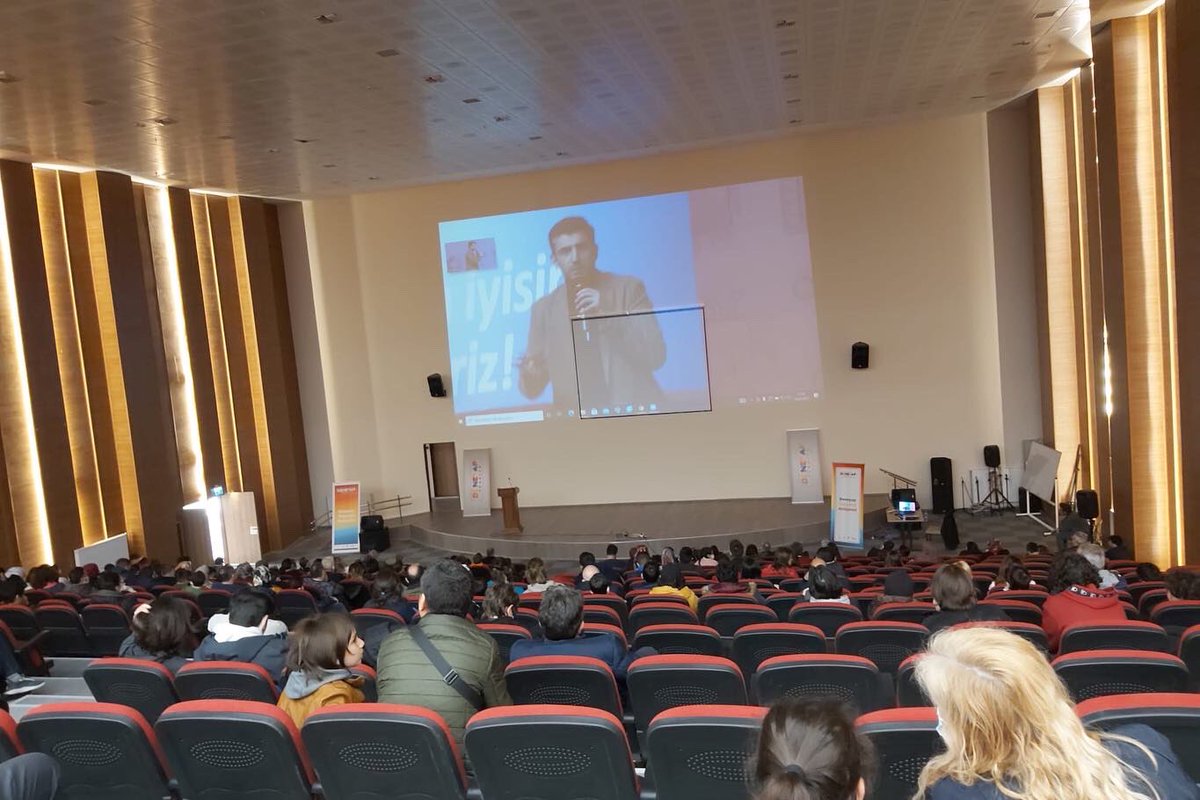 GSB_DenizliGM's tweet photo. Selçuk Bayraktar ile #MilliTeknolojiHamlesi dersi başladı. https://t.co/JHNBClINik