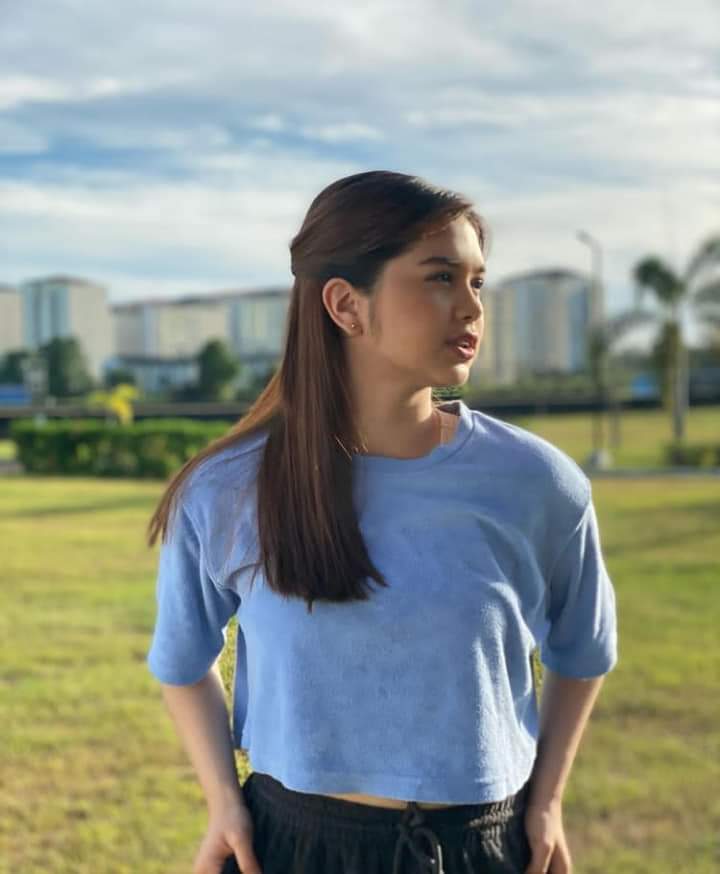 Rikiitiiik's tweet photo. Yung babaeng simple lang magdamit pero maganda tignan
#MPKFatherKiller
@Elijah_Alejo https://t.co/MmqMPKOZNs