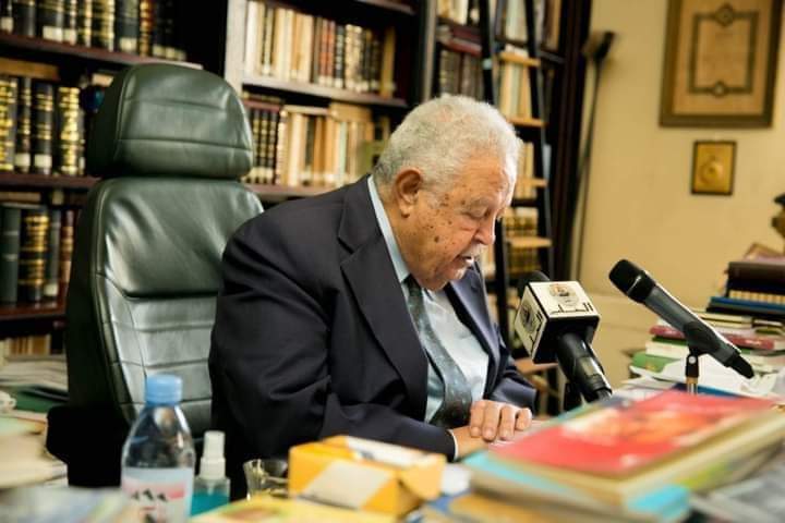 بخالص الأسى والحزن ننعى الاستاذ الجليل الفقيه / رجائي عطية نقيب محامين مصر ورئيس إتحاد المحامين العرب الذي وافته المنية اليوم أثناء حضوره جلسة محاكمة بعض الزملاء المحامين... لله ما اعطى ولله ما اخذ وكل شئ عنده بقدر وانا لله وانا اليه راجعون ربنا يرحمه ويغفر له ويسكنه فسيح جناته.