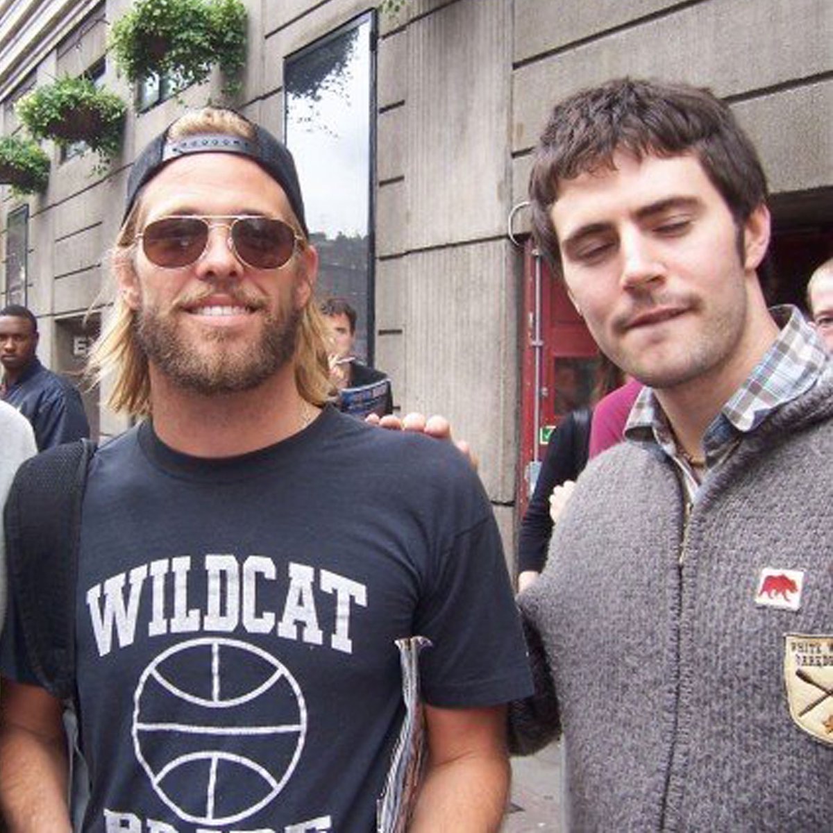 RIP #taylorhawkins My favourite band. Incredible drummer. Gracious funny &amp; made people feel at ease  One girl was physically shaking &amp; he told her “it’s cool, I took a shit like everyone else this morning!” 🦅 <a href="/foofighters/">Foo Fighters</a> @guitarsmiths <a href="/thevigilmusic/">The Vigil</a> #foofighters  <a href="/taylorhawkins/">Taylor Hawkins</a>