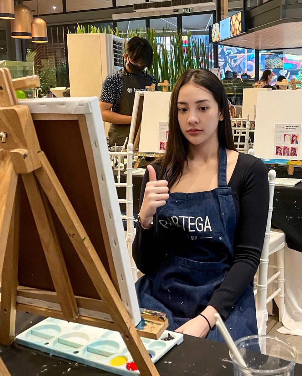 anyaselalubenar's tweet photo. first time melukis, mantap. https://t.co/yBfb3kQ207