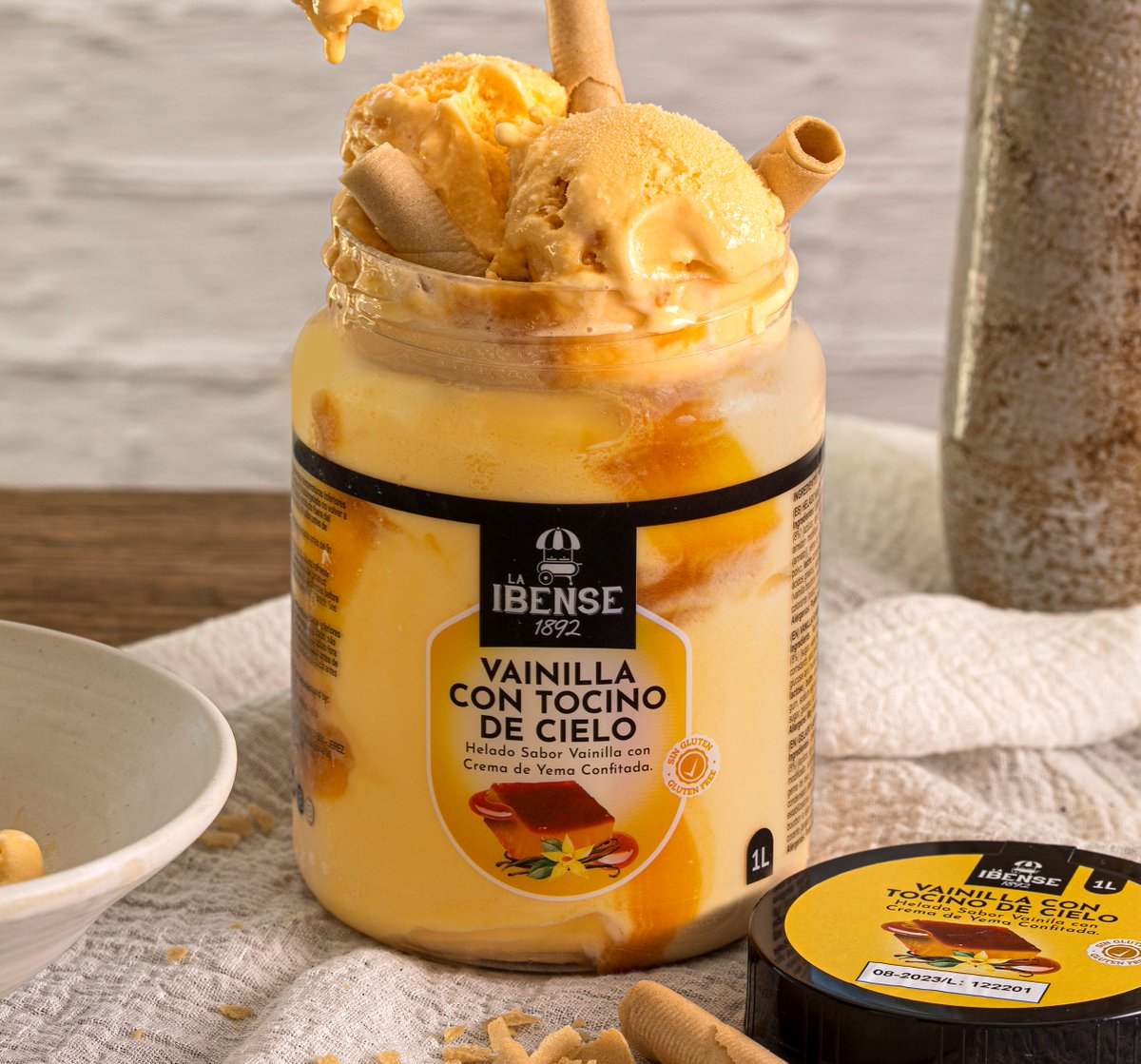 Helado de vainilla con tocino de cielo. Un placer eterno.
#LaIbense1892 #instantesenormes #helados