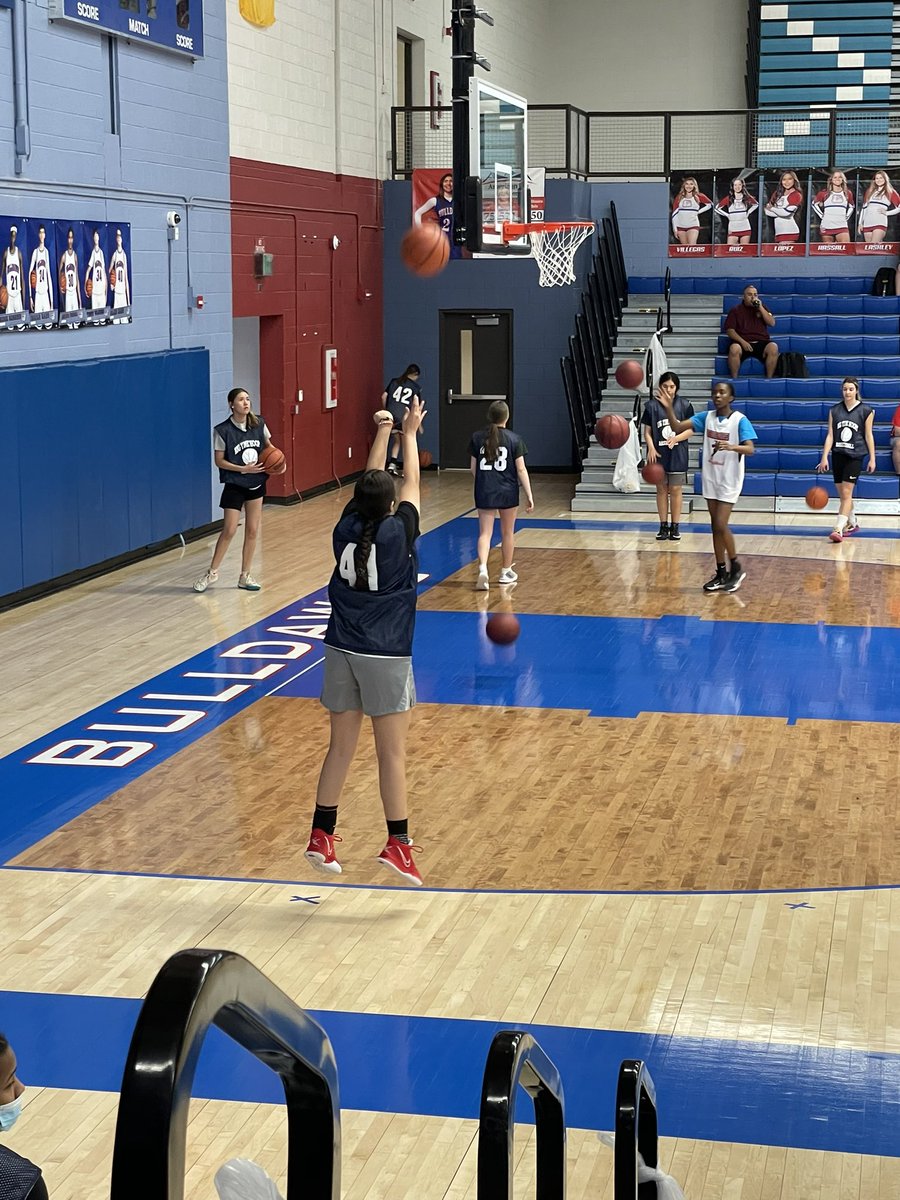 aleena_rod33's tweet photo. Day 1 of @bigtimehoops! #NMSelect https://t.co/Fae0PbRJQU