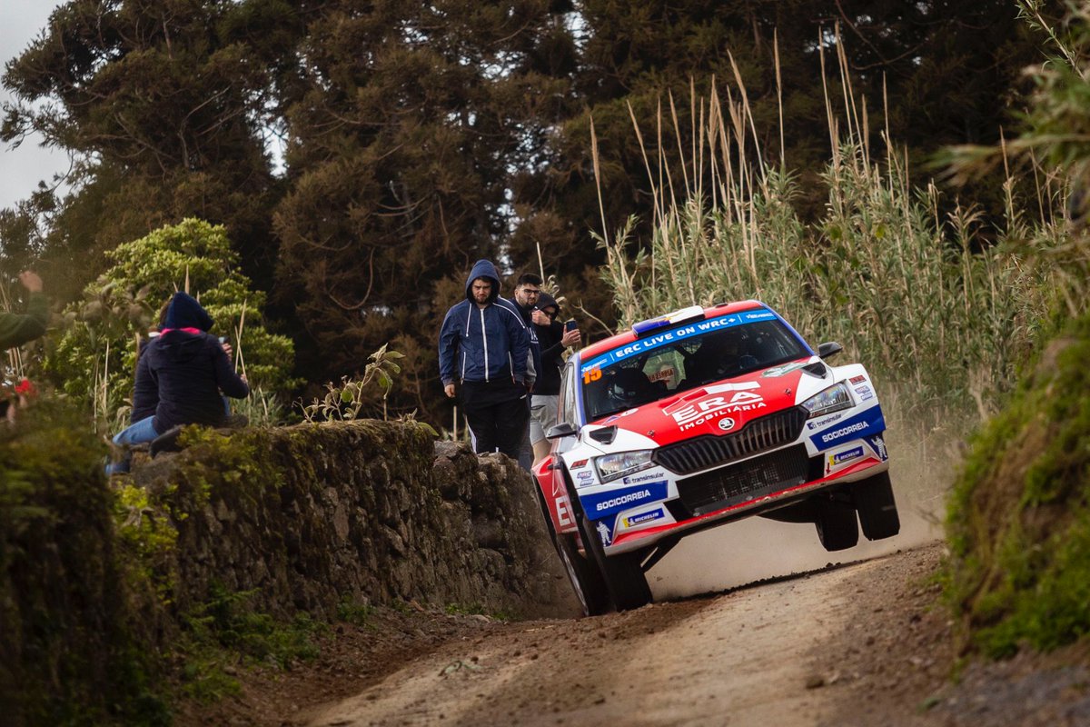 TheGodFlores's tweet photo. Tras el TC3 del #AzoresRallye #FIAERC
1⃣Ricardo Moura 36:24.0
2⃣Ken Torn + 1,5
3⃣Efrén Llarena + 4,3
7⃣Javier Pardo + 36,8
Siguiente tramo COROA DA MATA - 2 a las 15,41h (anulado esta mañana el primer paso)
#ObsesionWRC #RTS #TuFederación https://t.co/KTW6PbLvS9