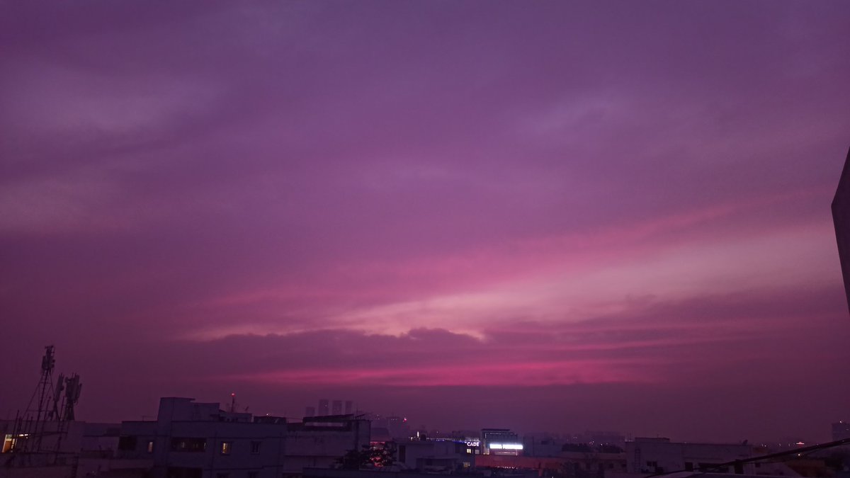 bunnycrazyfan's tweet photo. Sky doing its magic✨ https://t.co/AKwAQdG9dr