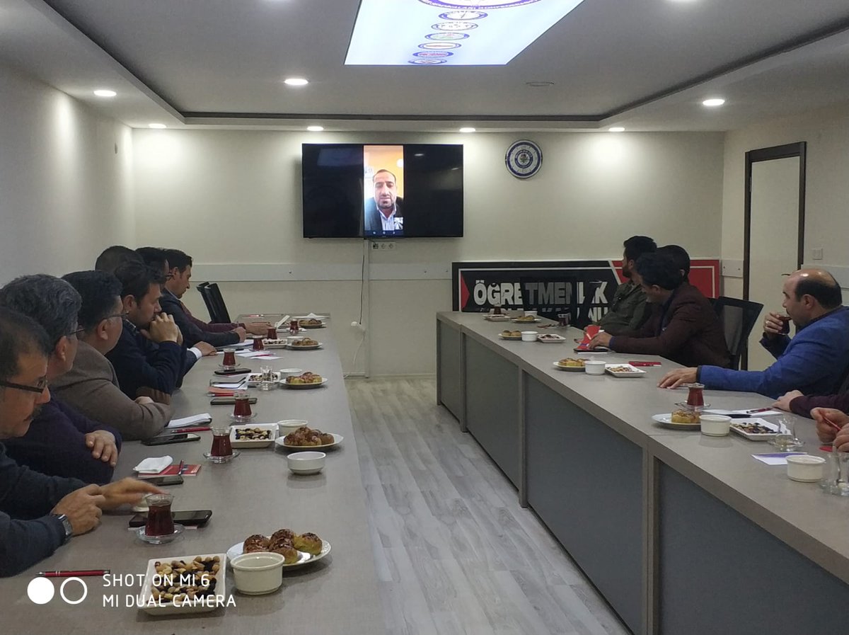 İl divan kurulu toplantımızı gerçekleştirdik.  Genel Başkan Yardımcımız Sn. <a href="/RamazanCakirci/">Ramazan Çakırcı</a> toplantımıza  online katılarak gündemle ilgili önerilerde bulundu. Sn. başkanımıza katkıları için tşk eder, alınan kararların hayırlara vesile olmasını dilerim. <a href="/EbsAntalya1/">EBS Antalya</a> <a href="/_aliyalcin_/">Ali YALÇIN</a>