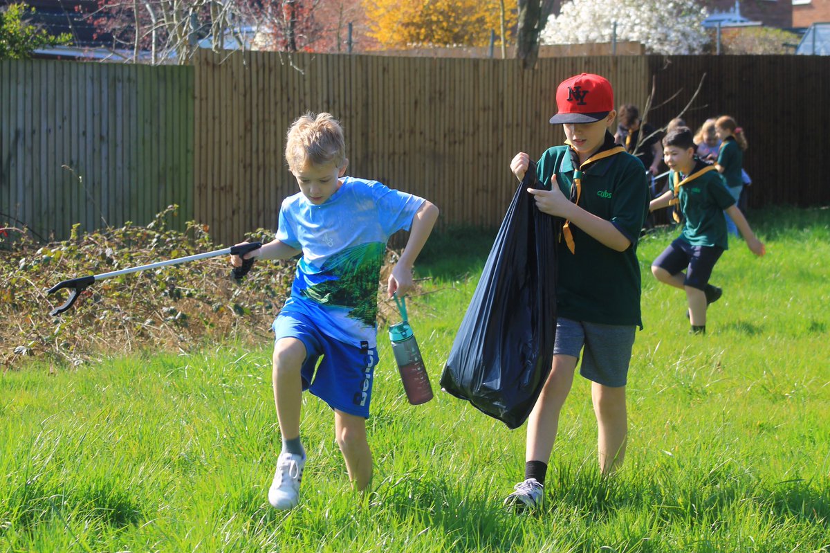 We’re working on more than just a #TinyForest with <a href="/stwater/">Severn Trent</a> &amp; <a href="/Earthwatch_Eur/">Earthwatch Europe</a> for <a href="/birminghamcg22/">Birmingham 2022</a>! We’re also creating a seating area, clearing the paths of overgrown grass/bushes and litter picking! #PlantingALegacy2022 #EWE #B2022