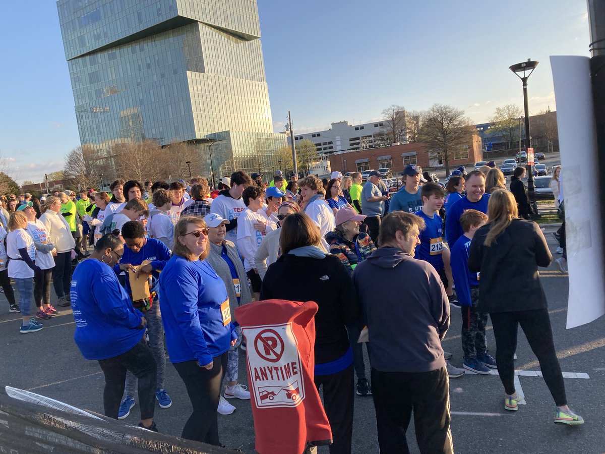 CCHSCougarNews's tweet photo. Charlotte Catholic students are participating in the Get Your Rear in Gear 5K in honor of Coach Marty who is battling cancer.  #BlueForCRC
#GoCougars 💙 https://t.co/a2gqapznuO