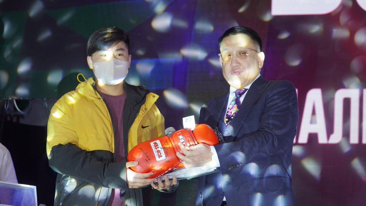 Shinee_boxing's tweet photo. Боксын УАШТ финал маргааш үргэлжилнэ. 2сая хүртлэх шагналын азтан тодруулна.
#Kitchenall-2сая
#Emart-2сая
#Гарутас гэх мэт… https://t.co/Ti5FmTilPU