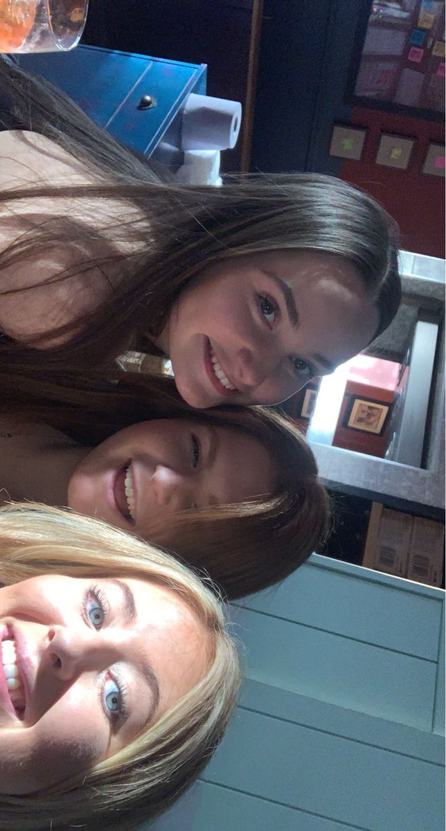 avamackay_'s tweet photo. happy bday @laurareidkay !! hope ur having the best day n I’ll be round to celebrate soon🤠🥂🥂 love ya lots x https://t.co/DLl2ejI3yP