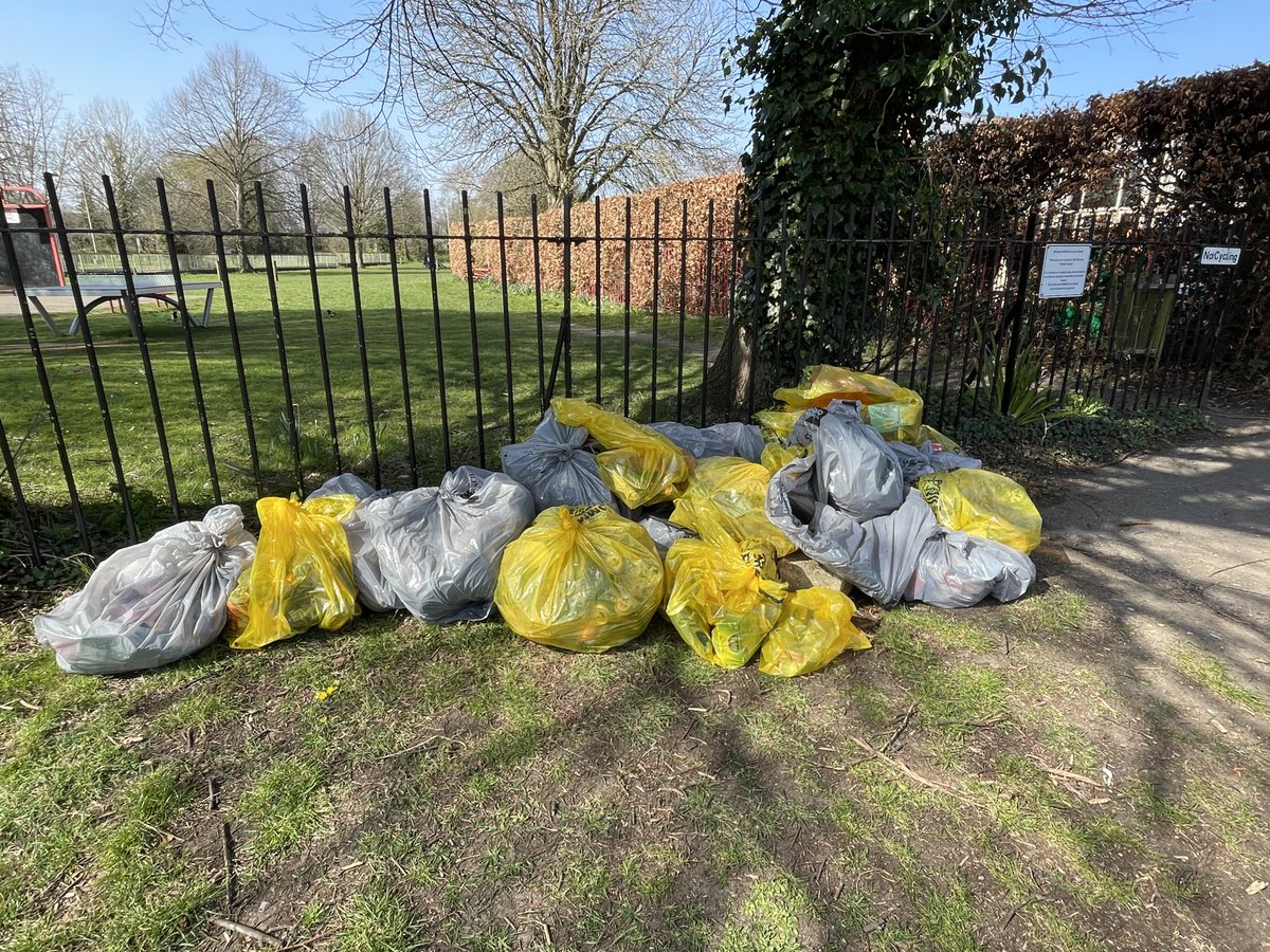 maryoxford's tweet photo. Quite a haul from today’s #OxClean in Old Marston today. https://t.co/QfFd3PO6gO